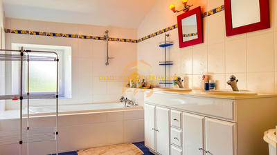 Maison - 280 m² - 6 pièces