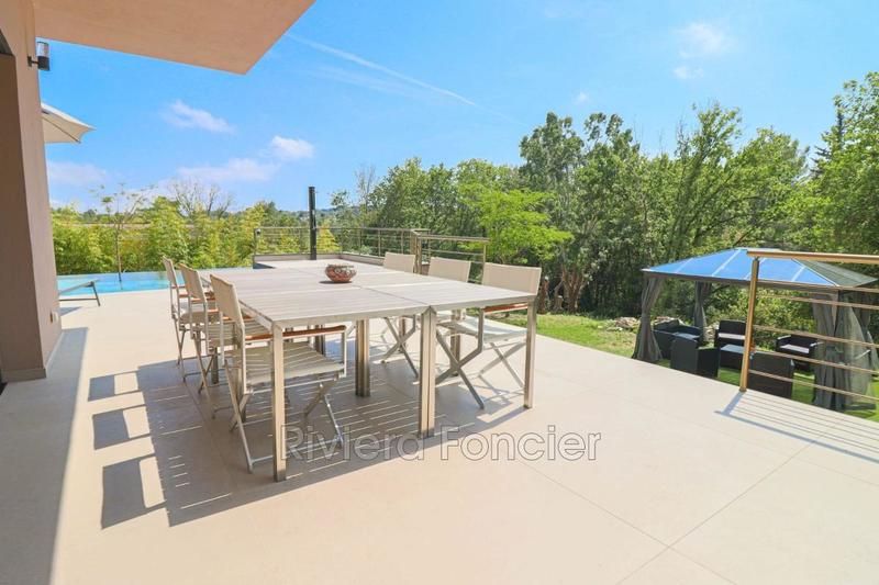 Maison - 240 m² - 5 pièces