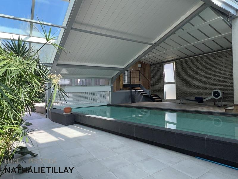 Maison - 330 m² - 8 pièces