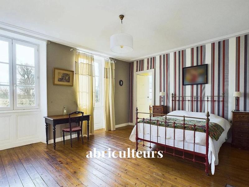 Maison ancienne - 370 m² - 10 pièces