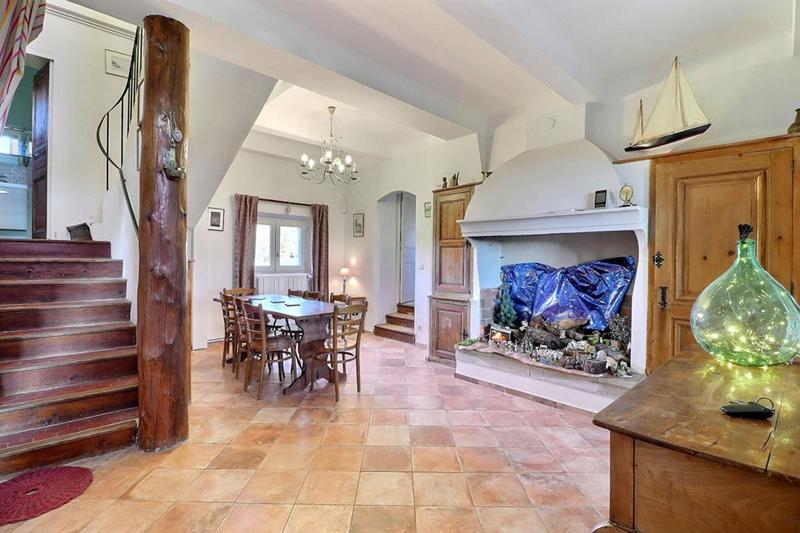 Maison - 230 m² - 14 pièces