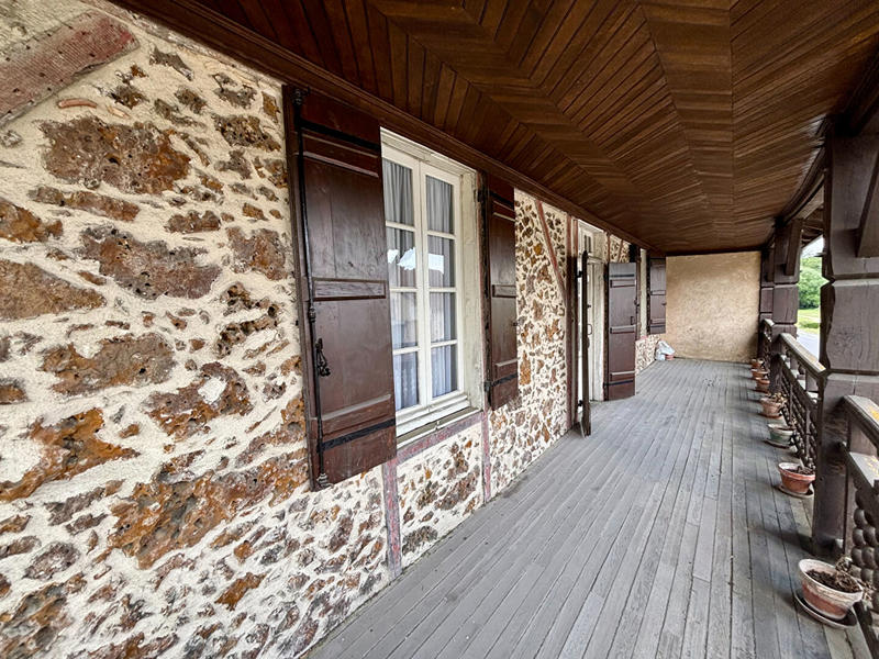 Maison - 246 m² - 9 pièces