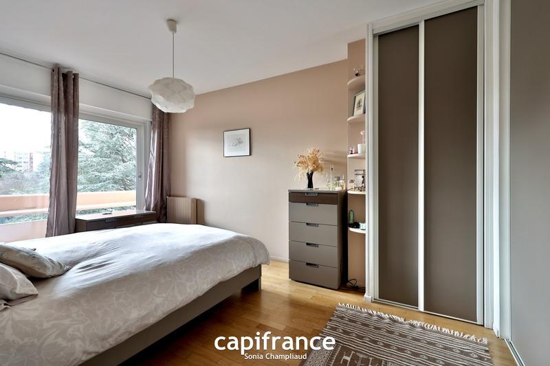 Appartement - 121 m² - 6 pièces