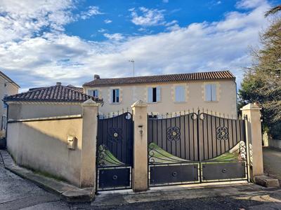 Maison - 265 m² - 7 pièces