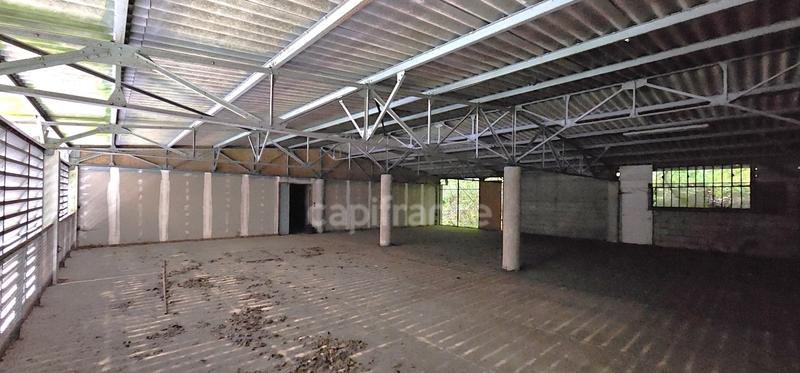 Local d'activité / Entrepôt - 1 620 m² - 16 pièces