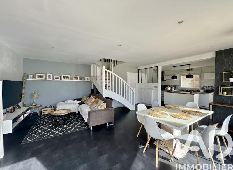 Maison - 96 m² - 5 pièces