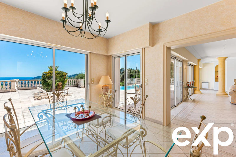 Villa - 285 m² - 6 pièces