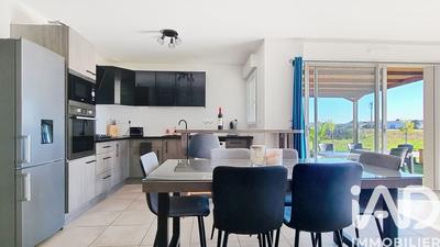 Maison - 99 m² - 4 pièces