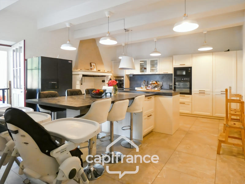 Maison de maîtres - 434 m² - 10 pièces