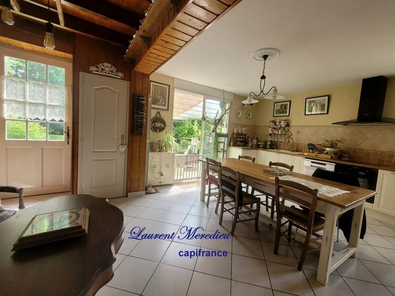 Maison - 240 m² - 6 pièces