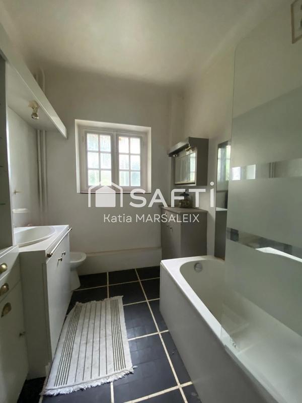 Maison - 239 m² - 9 pièces