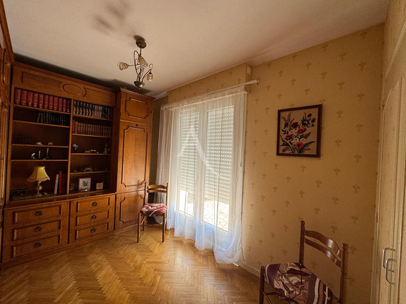 Maison - 200 m² - 8 pièces