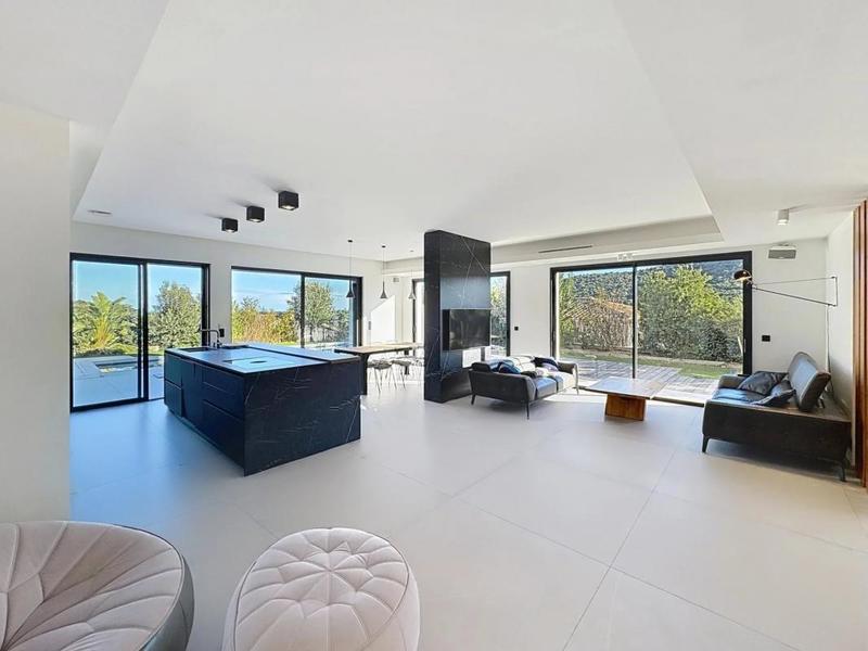 Villa - 180 m² - 6 pièces