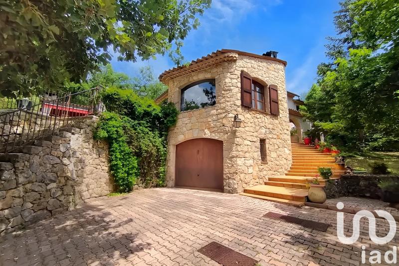 Maison - 202 m² - 7 pièces