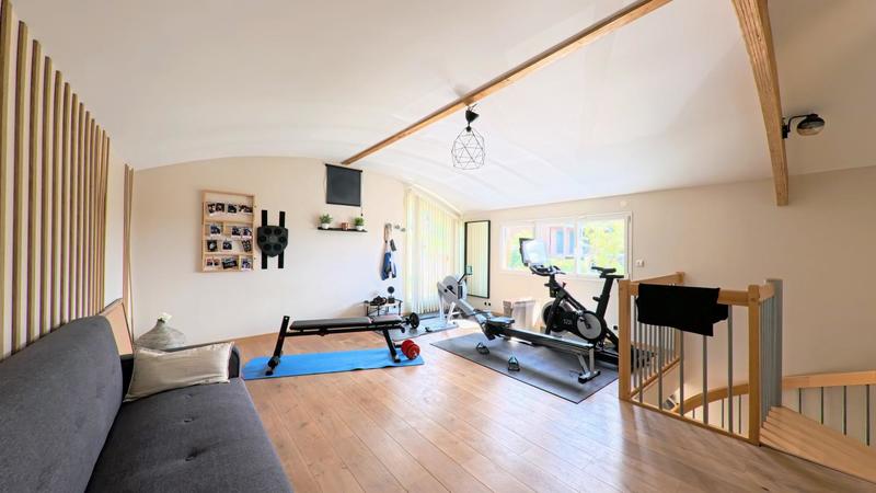 Maison - 215 m² - 9 pièces