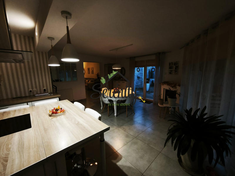 Maison - 121 m² - 7 pièces