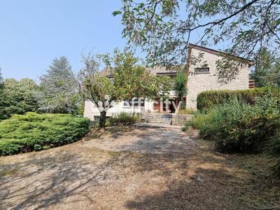 Maison - 272 m² - 11 pièces