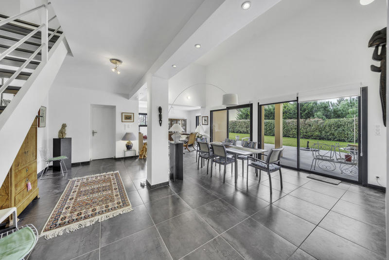 Maison - 210 m² - 7 pièces