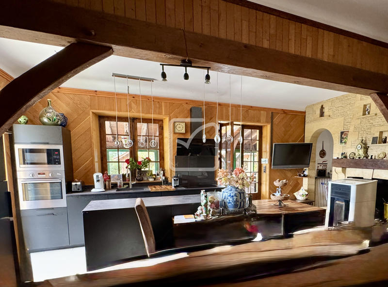 Maison - 336 m² - 12 pièces