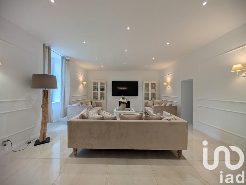 Maison - 286 m² - 10 pièces