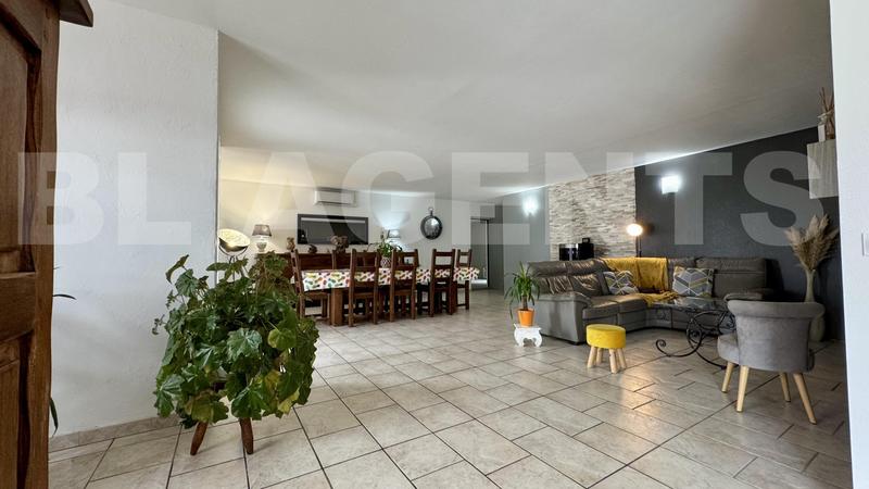 Villa - 215 m² - 14 pièces