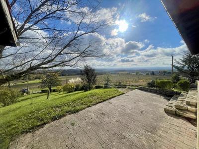 Maison - 228 m² - 8 pièces