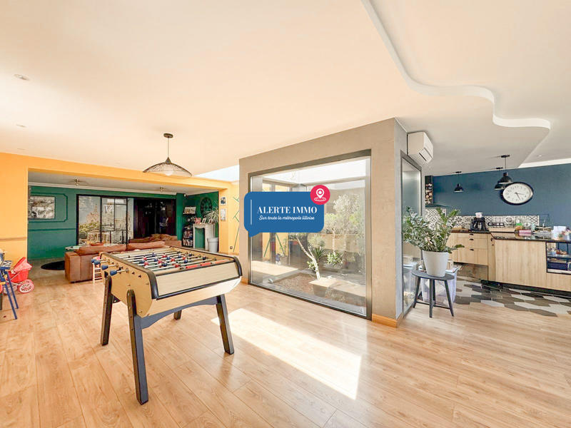 Maison - 243 m² - 7 pièces