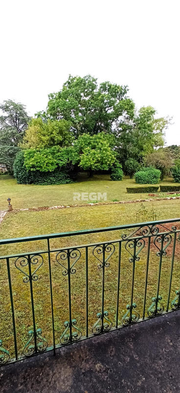 Propriété - 229 m² - 8 pièces