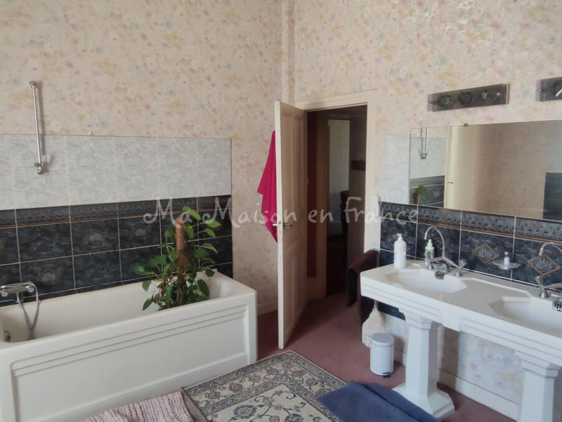 Maison - 585 m² - 12 pièces