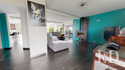 Maison contemporaine - 330 m² - 11 pièces