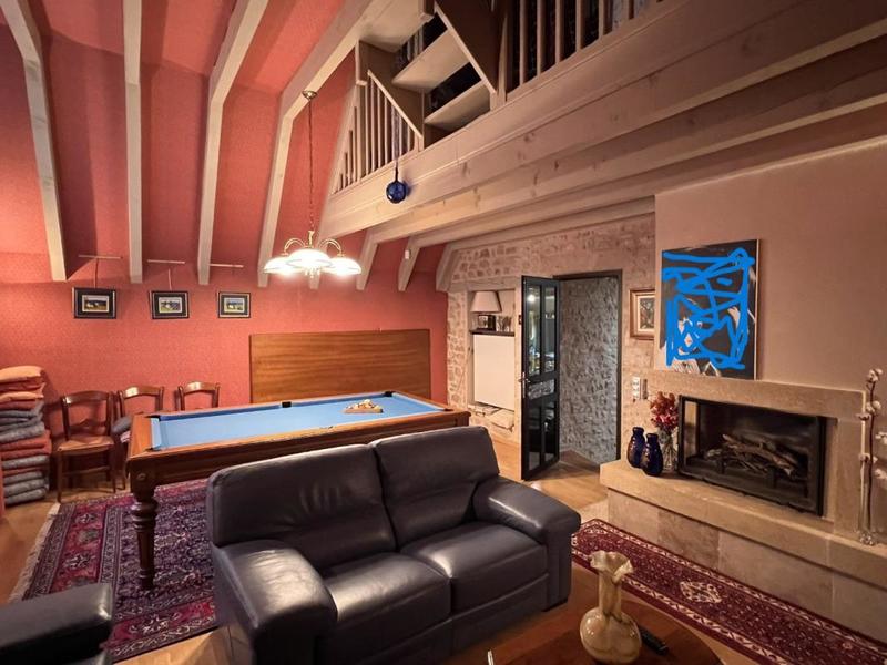 Demeure - 250 m² - 10 pièces