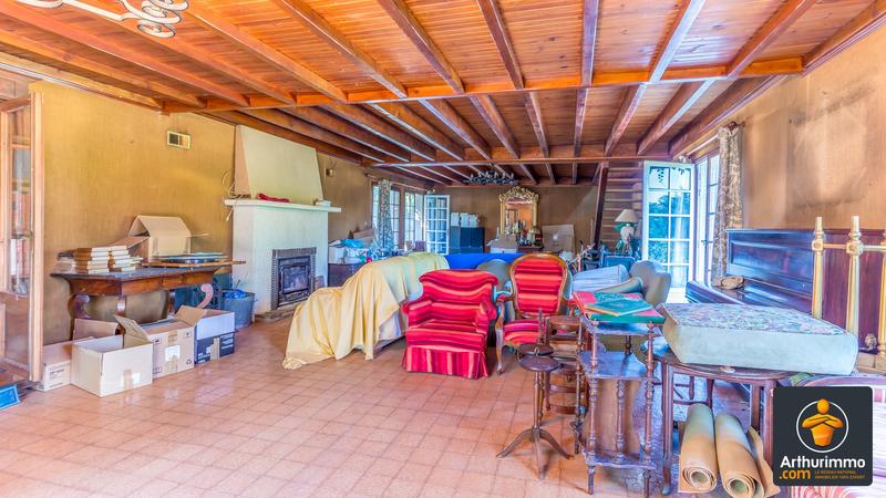 Maison - 240 m² - 8 pièces