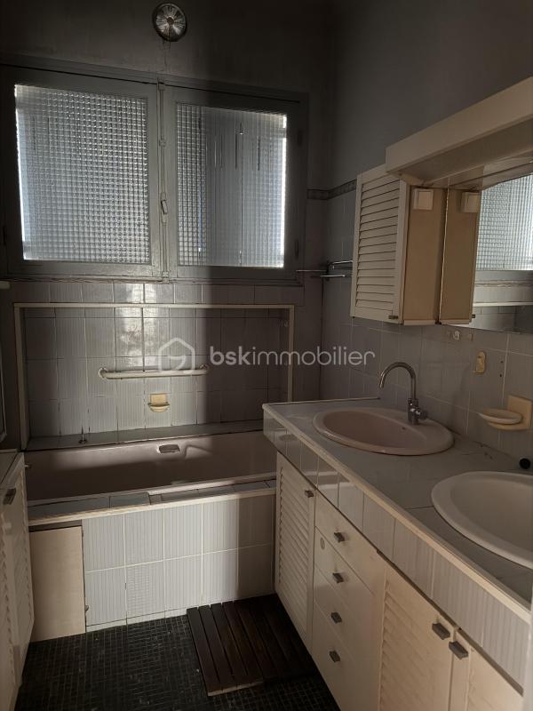 Maison - 194 m² - 9 pièces