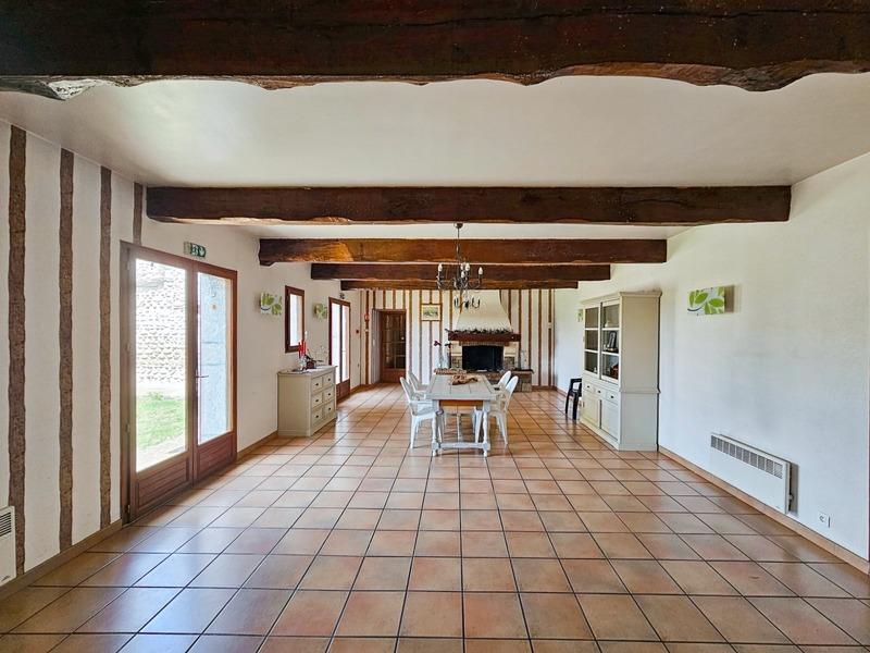 Maison - 453 m² - 14 pièces
