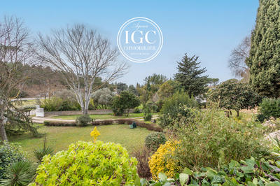 Maison - 220 m² - 7 pièces