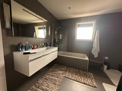 Maison - 242 m² - 8 pièces