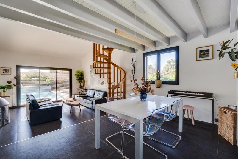 Maison - 137 m² - 5 pièces