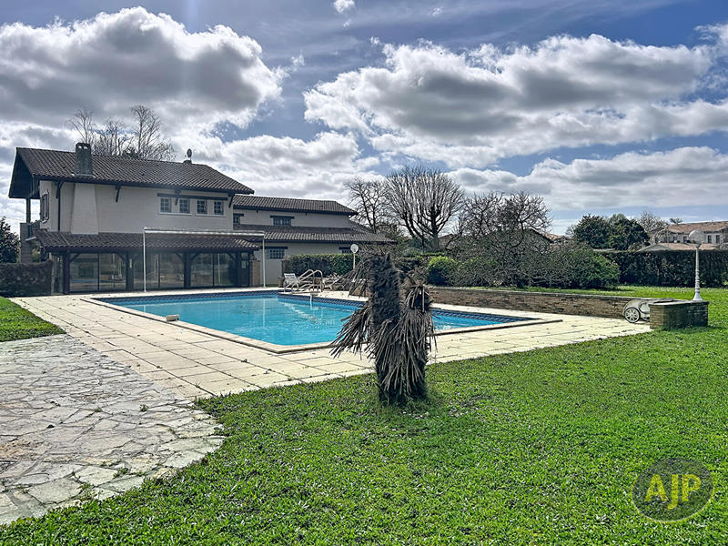 Maison - 191 m² - 5 pièces