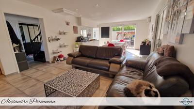 Villa - 285 m² - 9 pièces