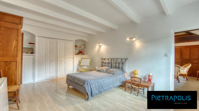 Maison - 261 m² - 8 pièces