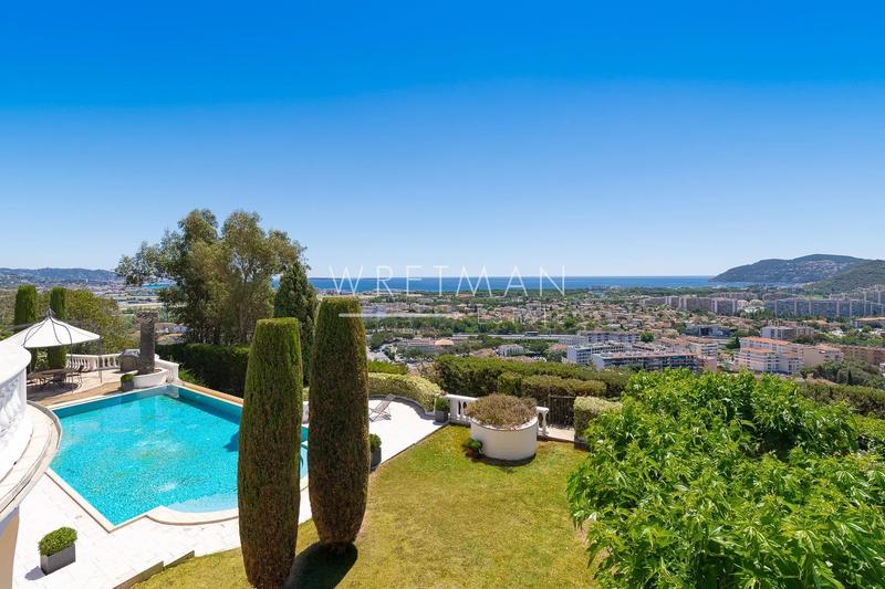 Villa - 300 m² - 6 pièces