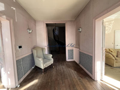 Maison - 280 m² - 10 pièces