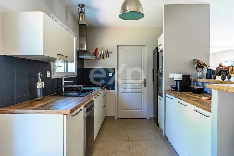 Maison - 180 m² - 8 pièces