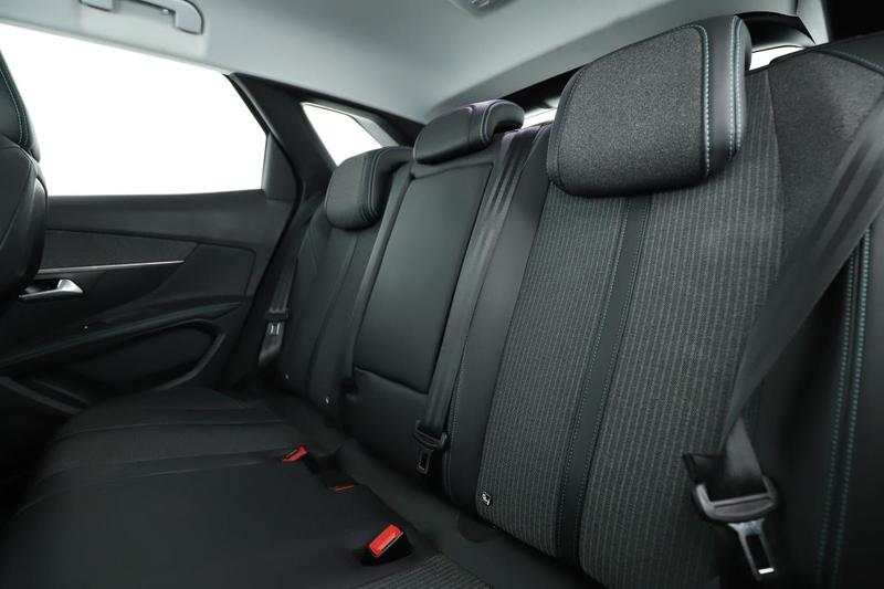 Peugeot 3008 1.2 PureTech Allure Pack Eat8 130 ch