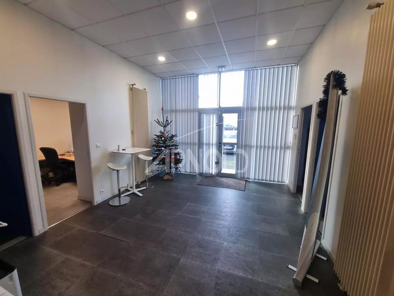 Entrepôt - 730 m² - 11 pièces