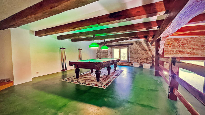 Maison - 452 m² - 10 pièces