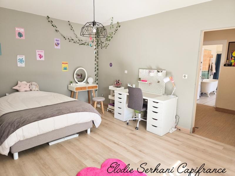 Maison - 340 m² - 9 pièces