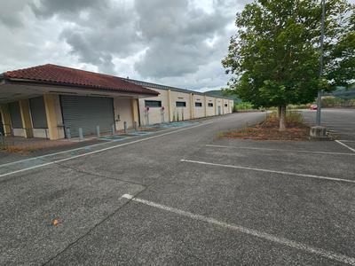 Local commercial - 128 m² - 1 pièce