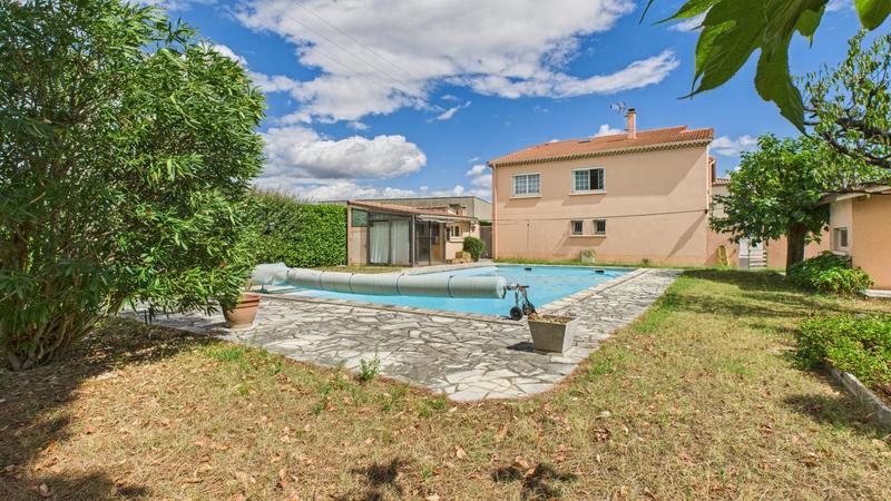 Maison - 207 m² - 7 pièces