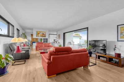 Propriété - 253 m² - 6 pièces